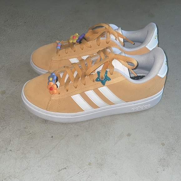Addidas - Picture 3 of 6